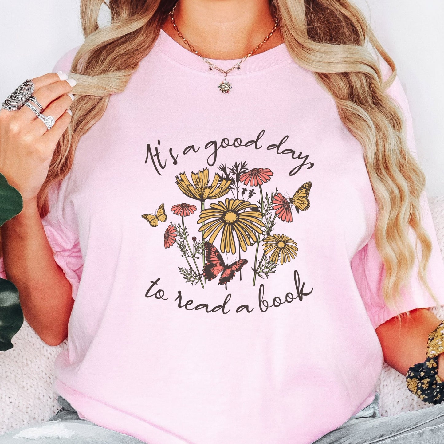 It's a Good Day To Read Shirt - Book Lover's T-Shirt BO008