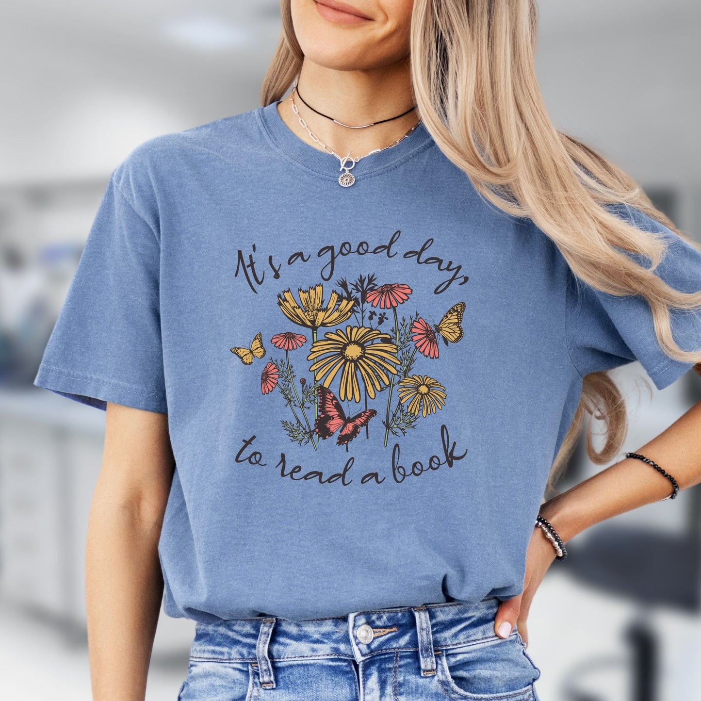 It's a Good Day To Read Shirt - Book Lover's T-Shirt BO008