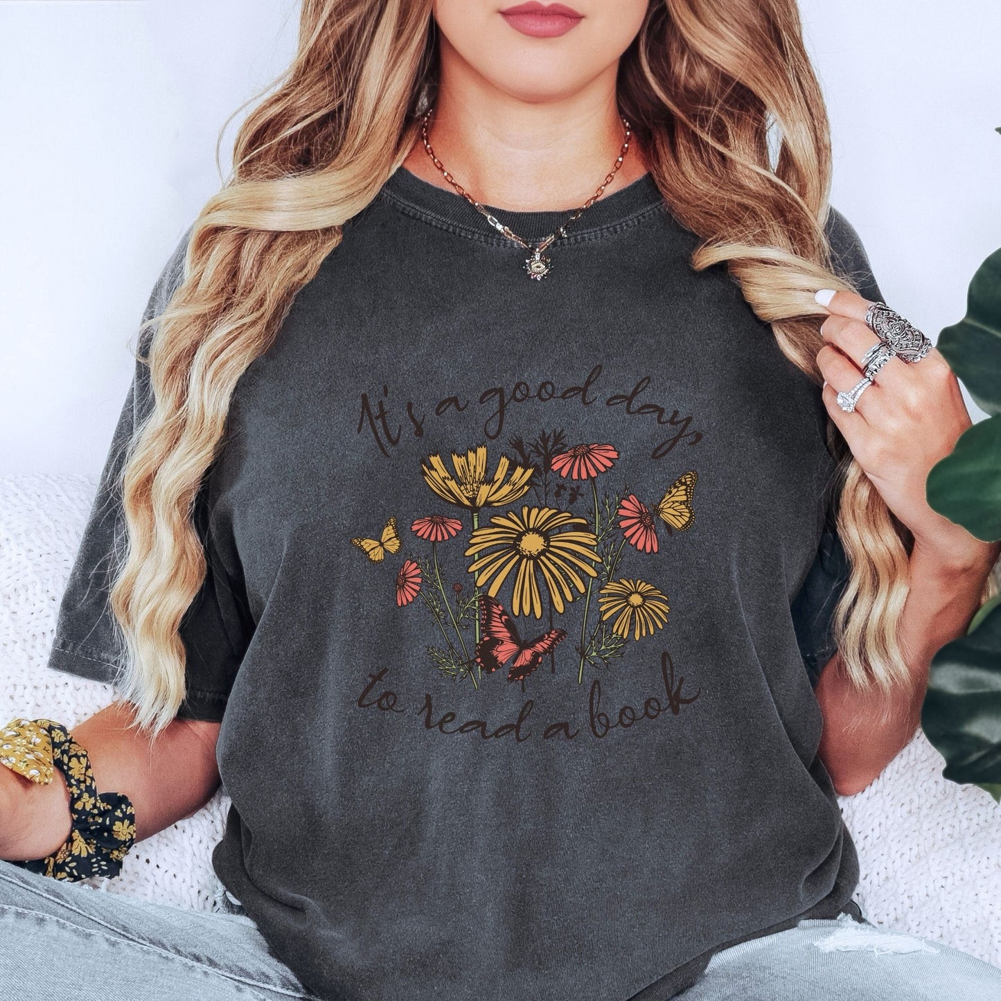 It's a Good Day To Read Shirt - Book Lover's T-Shirt BO008