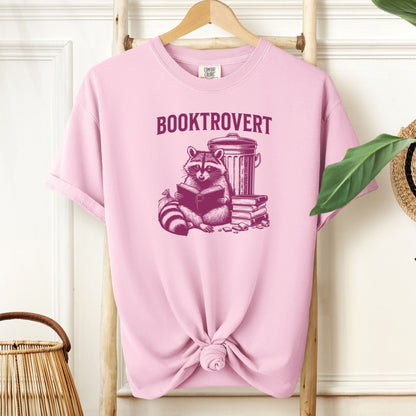 Booktrovert Racoon - Funny Bookish T-shirt, BO022