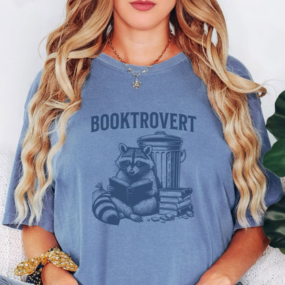 Booktrovert Racoon - Funny Bookish T-shirt, BO022