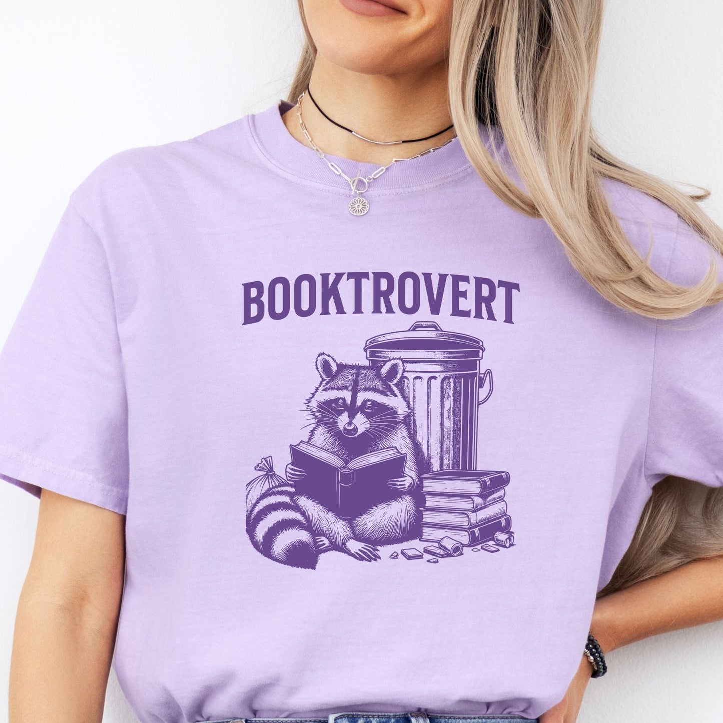 Booktrovert Racoon - Funny Bookish T-shirt, BO022
