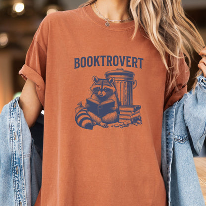 Booktrovert Racoon - Funny Bookish T-shirt, BO022